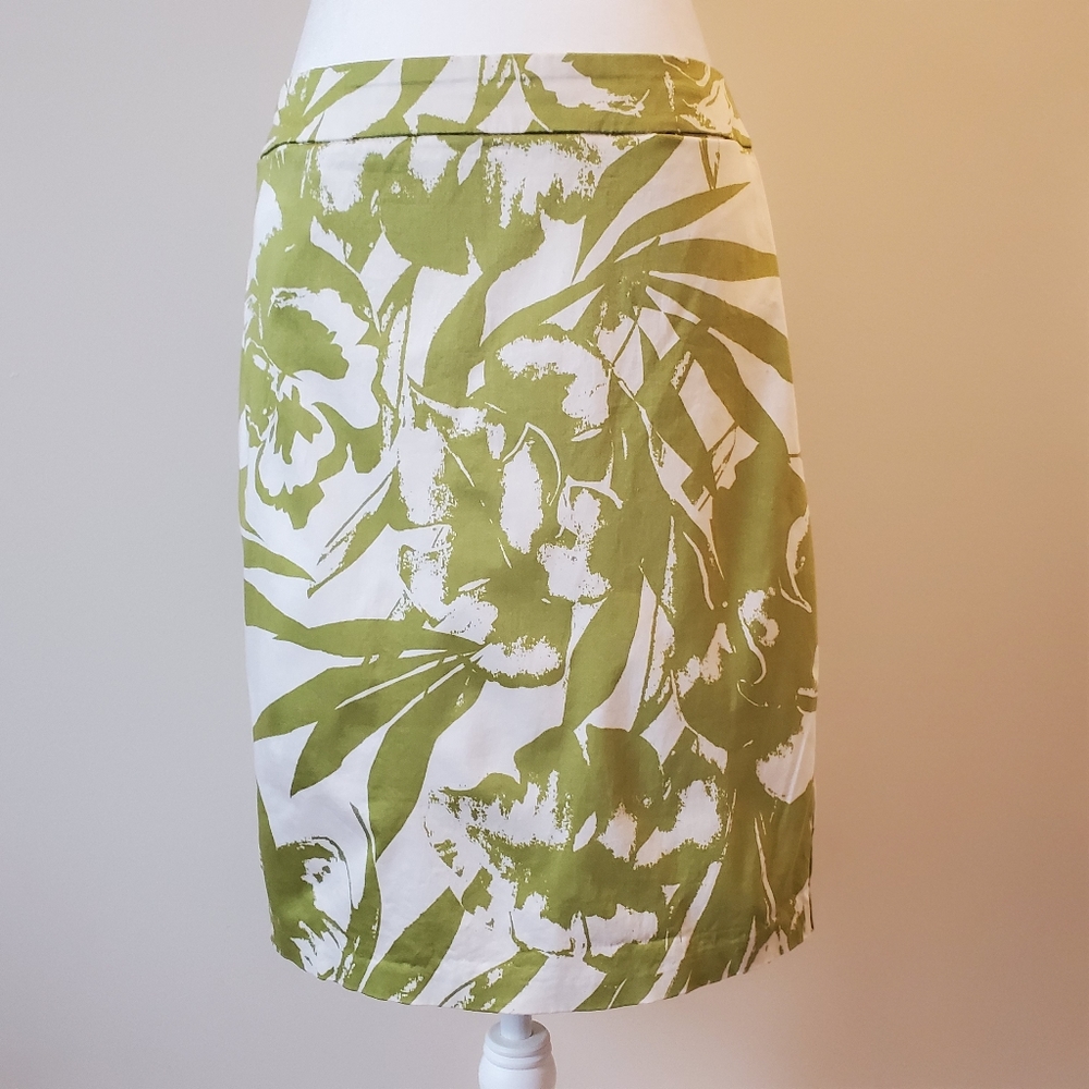 NY & C stretch skirt (green/ivory floral)